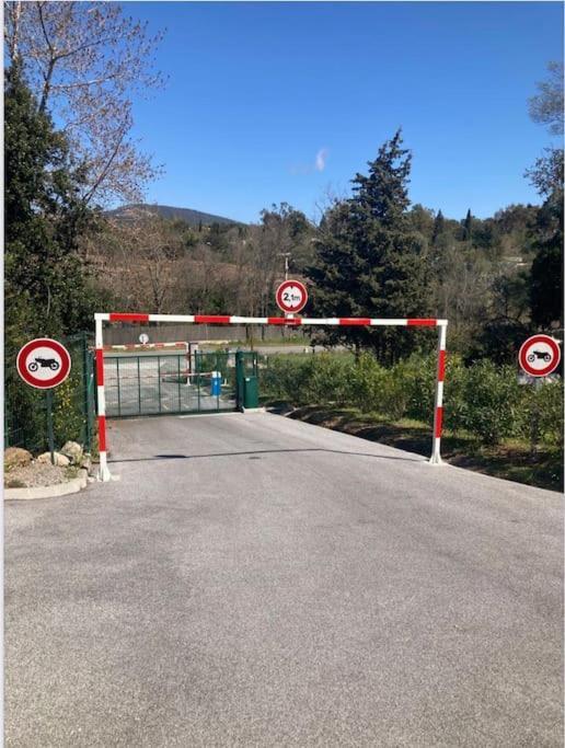 Les Restanques Bougainvillee 2051 Grimaud Esterno foto